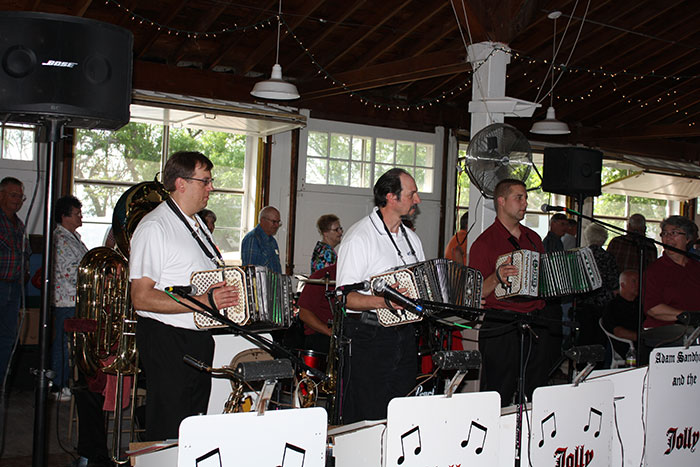 Stumpe Lake Polka Fest with Three Concertinas!